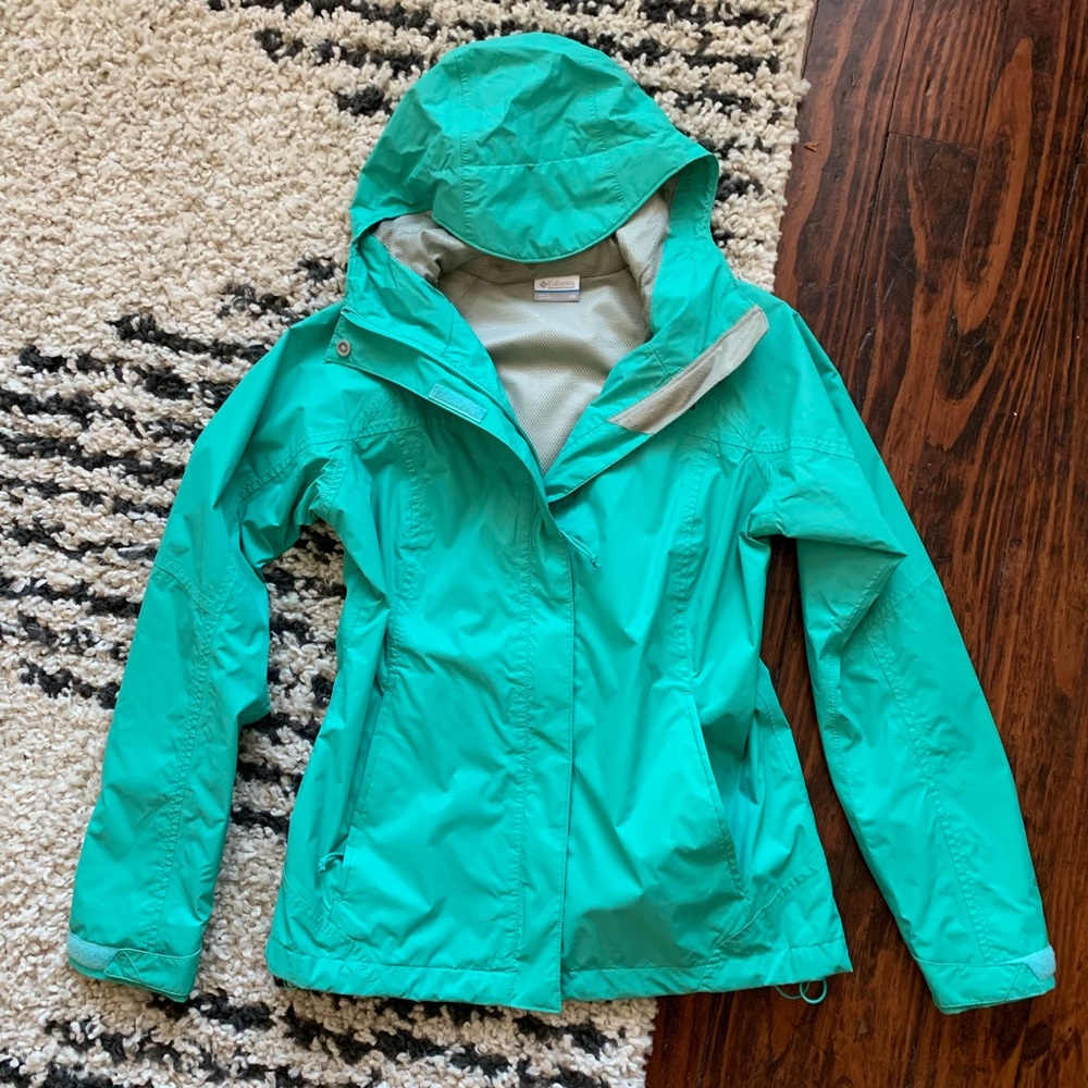 LIKE NEW women’s Columbia XS raincoat, rain coat